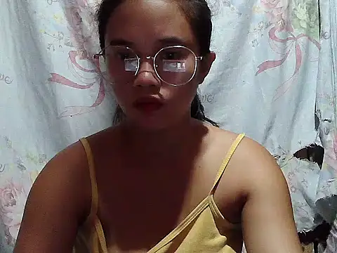 Snapshot of sophie_193 chatting on 06-20-26, 05:29 sophie 193 online show from 06-20-26, 05:29