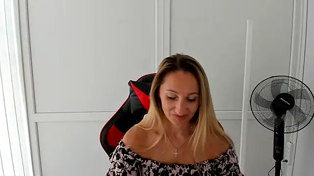 LilyDreamm online show from 06-26-26, 07:03