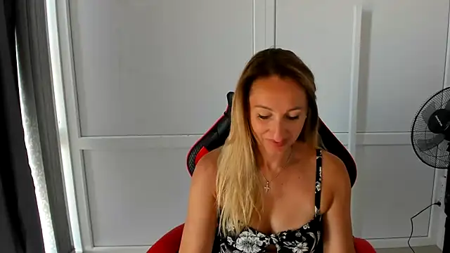 LilyDreamm online show from 06-28-26, 06:20