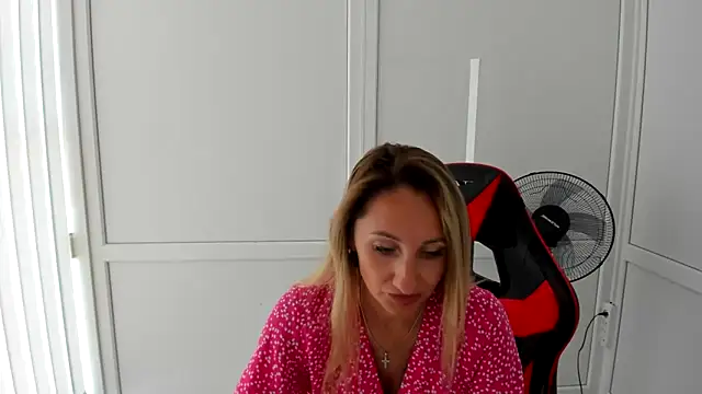 LilyDreamm online show from 06-22-26, 06:32
