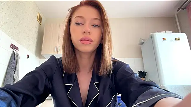 Snapshot of LilyBIoom chatting on 06-20-26, 04:17 LilyBIoom online show from 06-20-26, 04:17