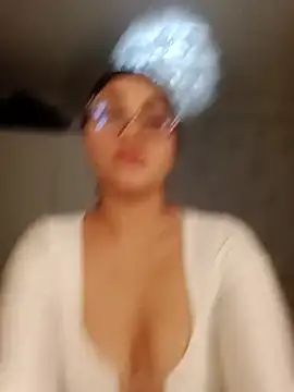 Violettvans3233 online show from 06-19-26, 12:16