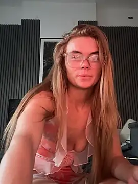 TaliaWhiteX online show from 06-25-26, 08:25