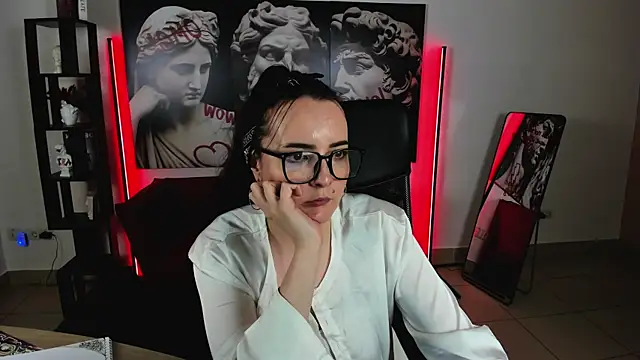 TiffanysGlow online show from 06-25-26, 01:49