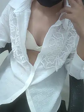 Snapshot of sushmita0 chatting on 06-21-26, 03:40 sushmita0 online show from 06-21-26, 03:40