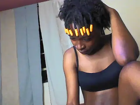 Snapshot of freakyqueenB chatting on 07-01-26, 04:18 freakyqueenB online show from 07-01-26, 04:18