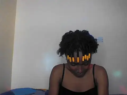 Snapshot of freakyqueenB chatting on 06-30-26, 04:29 freakyqueenB online show from 06-30-26, 04:29