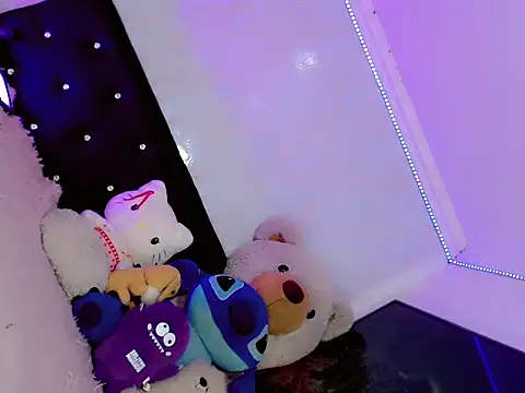 HeidiVanessa online show from 07-10-26, 01:38