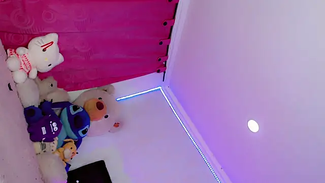 HeidiVanessa online show from 07-15-26, 01:34