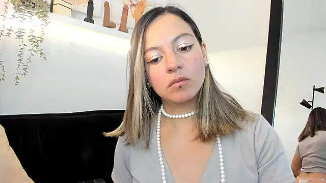 Snapshot of Ariana_blonde chatting on 07-06-26, 12:12 Ariana blonde online show from 07-06-26, 12:12