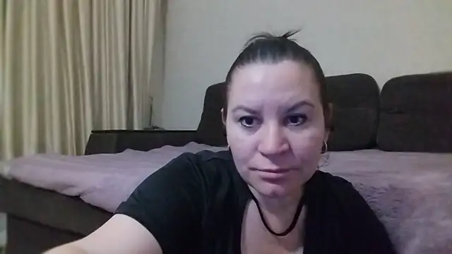 Snapshot of Lauralison chatting on 06-21-26, 08:14 Lauralison online show from 06-21-26, 08:14