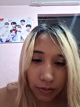 Snapshot of Honeycitabomnita chatting on 06-23-26, 03:37 Honeycitabomnita online show from 06-23-26, 03:37