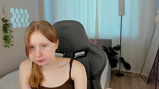 LiliTiny online show from 08-03-26, 03:25