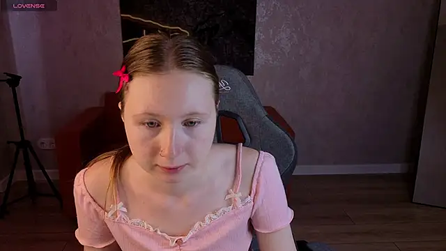 LiliTiny online show from 06-27-26, 01:22