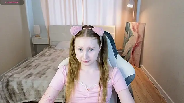 LiliTiny online show from 06-25-26, 05:12