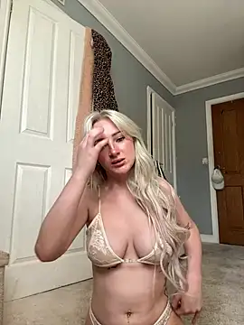 Snapshot of BlondieMbaddie chatting on 07-25-26, 04:46 BlondieMbaddie online show from 07-25-26, 04:46