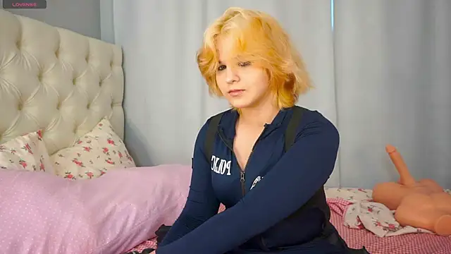 Snapshot of KristaLeenz chatting on 06-23-26, 11:58 KristaLeenz online show from 06-23-26, 11:58