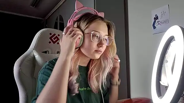FunnyLila online show from 06-28-26, 05:14