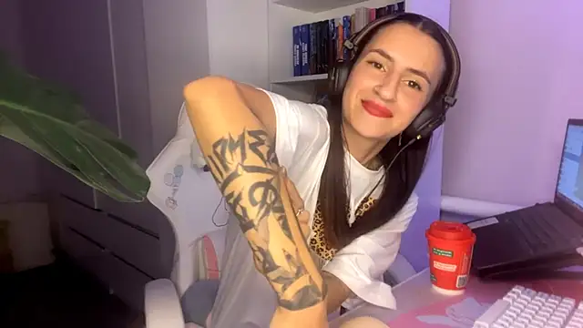 Snapshot of Monica_Cutersseys chatting on 06-19-26, 05:52 Monica Cutersseys online show from 06-19-26, 05:52