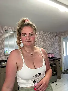 Juicy BabeXo online show from 06-24-26, 10:03