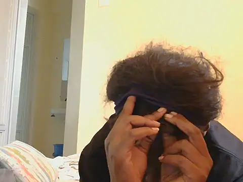 Snapshot of Heliosann chatting on 07-22-26, 10:28 Heliosann online show from 07-22-26, 10:28