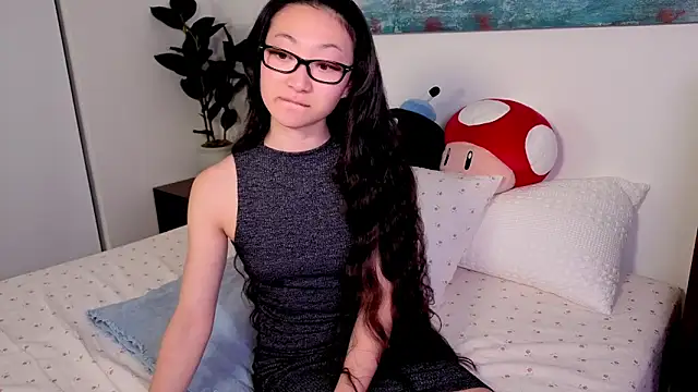 Snapshot of MySweetSofie chatting on 11-23-25, 04:44 MySweetSofie online show from 11-23-25, 04:44