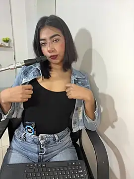 Snapshot of cherry_skinnyy_ chatting on 08-04-26, 03:00 cherry skinnyy online show from 08-04-26, 03:00