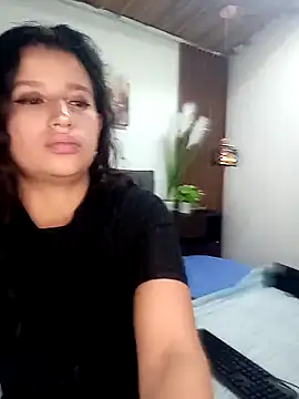 Snapshot of victorialuxe_ chatting on 06-20-26, 02:49 victorialuxe online show from 06-20-26, 02:49