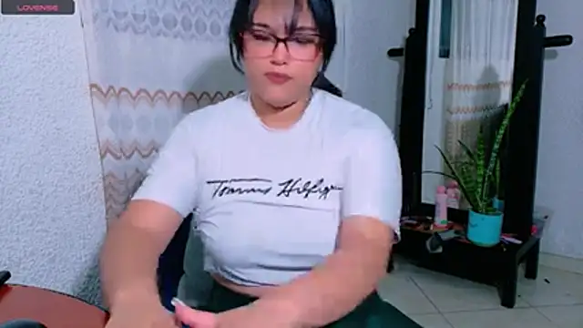 Snapshot of Zoe_2716 chatting on 07-18-26, 01:47 Zoe 2716 online show from 07-18-26, 01:47