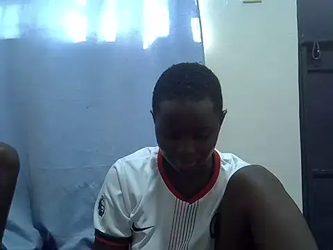 Snapshot of milky_gal_ebony chatting on 07-06-26, 02:13 milky gal ebony online show from 07-06-26, 02:13