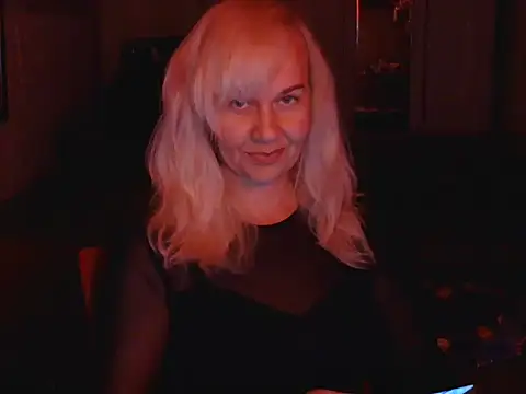 Snapshot of Ravelynni chatting on 07-26-26, 04:03 Ravelynni online show from 07-26-26, 04:03