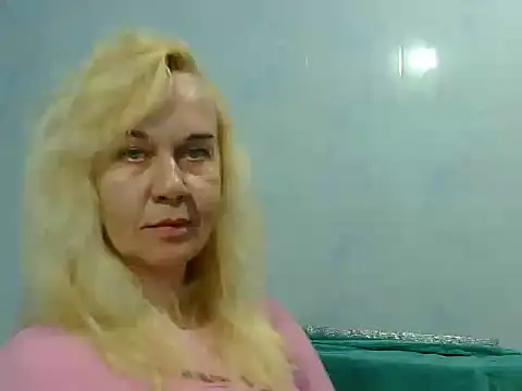 Snapshot of Ravelynni chatting on 06-27-26, 08:15 Ravelynni online show from 06-27-26, 08:15