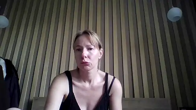 Snapshot of Deloriada chatting on 08-09-26, 08:20 Deloriada online show from 08-09-26, 08:20