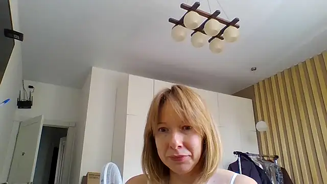 Snapshot of Deloriada chatting on 07-28-26, 07:27 Deloriada online show from 07-28-26, 07:27