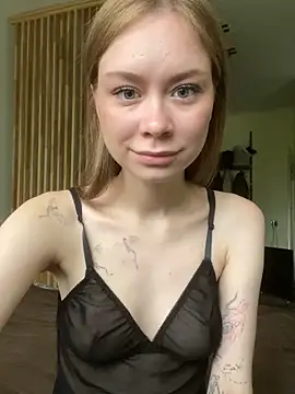Snapshot of KarolinaMyles chatting on 06-21-26, 03:12 KarolinaMyles online show from 06-21-26, 03:12