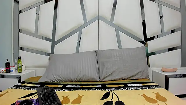 Snapshot of Violett_Bliss chatting on 07-15-26, 03:46 Violett Bliss online show from 07-15-26, 03:46