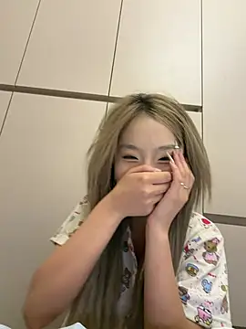 Snapshot of Uugirl00 chatting on 06-21-26, 03:51 Uugirl00 online show from 06-21-26, 03:51