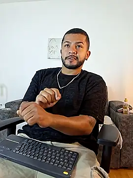 Snapshot of BrunoSilva_ chatting on 08-08-26, 11:28 BrunoSilva online show from 08-08-26, 11:28