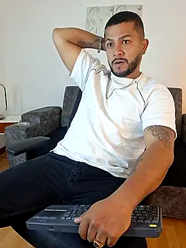 Snapshot of BrunoSilva_ chatting on 08-03-26, 11:27 BrunoSilva online show from 08-03-26, 11:27
