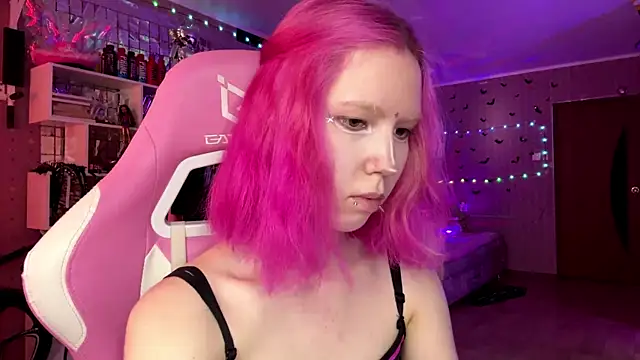Snapshot of LiaaLuna chatting on 06-24-26, 01:32 LiaaLuna online show from 06-24-26, 01:32