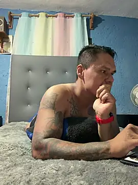 LatinoLeones online show from 08-05-26, 04:39