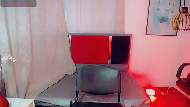 Snapshot of natalie_vegas_ chatting on 07-21-26, 11:33 natalie vegas online show from 07-21-26, 11:33