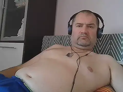 Snapshot of CristianDaniel78 chatting on 07-12-26, 04:35 CristianDaniel78 online show from 07-12-26, 04:35