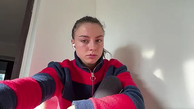 Snapshot of Monicaqte chatting on 07-19-26, 04:43 Monicaqte online show from 07-19-26, 04:43