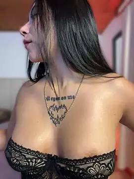 Snapshot of Evaelle chatting on 07-15-26, 02:18 Evaelle online show from 07-15-26, 02:18