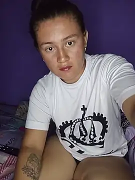 Snapshot of Emily_RoseM chatting on 06-25-26, 04:43 Emily RoseM online show from 06-25-26, 04:43