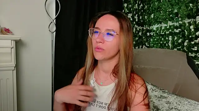 Snapshot of Nicole_Bliss chatting on 07-16-26, 05:15 Nicole Bliss online show from 07-16-26, 05:15