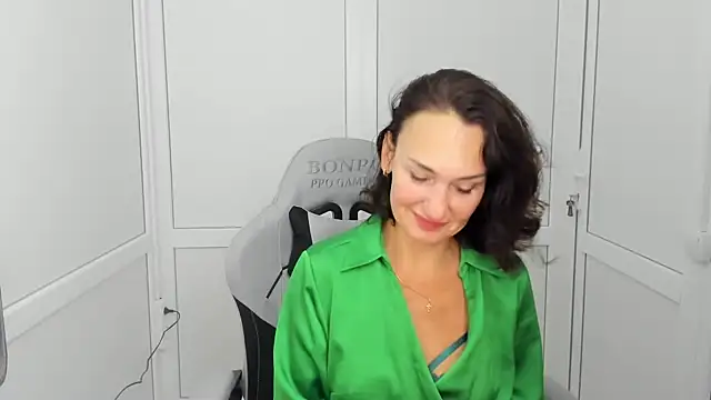 OliviaKateee online show from 08-05-26, 06:29