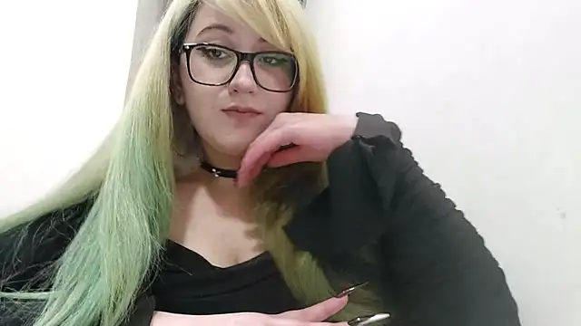 Snapshot of FeliniKatechini chatting on 06-26-26, 10:15 FeliniKatechini online show from 06-26-26, 10:15