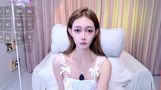 Snapshot of YangYang-0805 chatting on 06-25-26, 05:12 YangYang-0805 online show from 06-25-26, 05:12